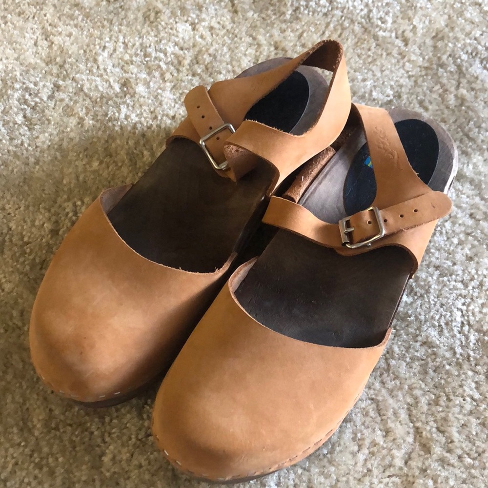 Lotta Low Clogs